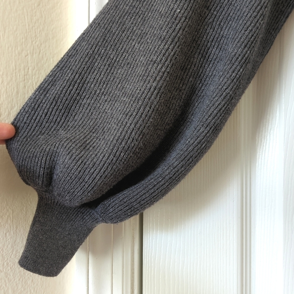 1. State Lightweight Ribbed Knit Long Balloon Sleeve V-neck Sweater Gray XXS - Picture 5 of 12